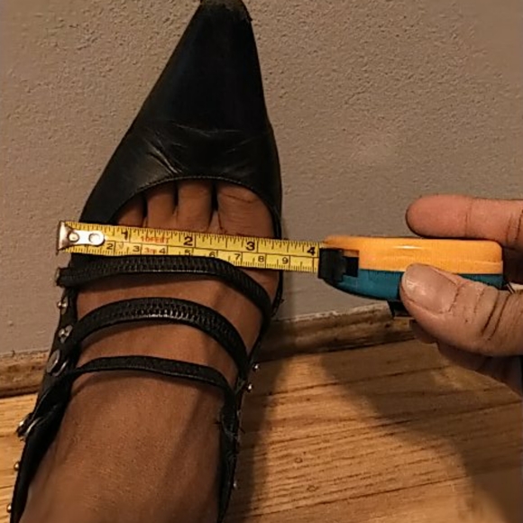 Rare Black Studded Pumps-Manolo Blahniks- Sz 8.5 - Picture 11 of 11